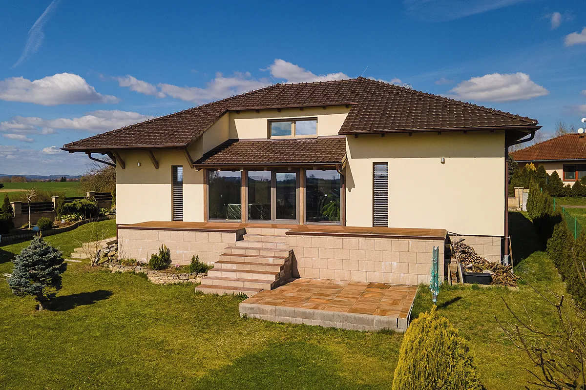 Prodej rodinného domu 195 m², pozemek 1369 m²
